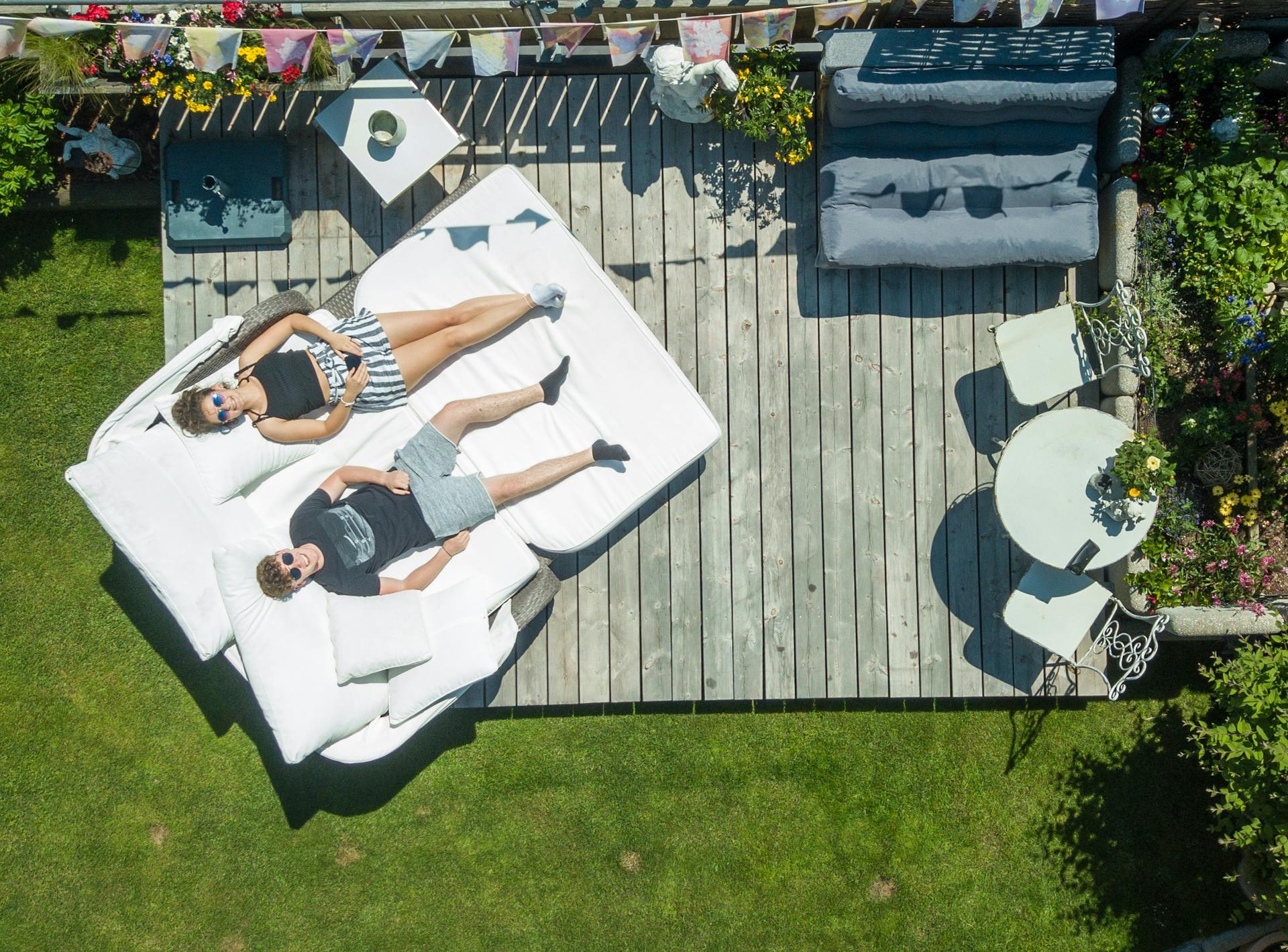 Kerti bútorok és trendek – Varázsold a kertet igazi oázissá!